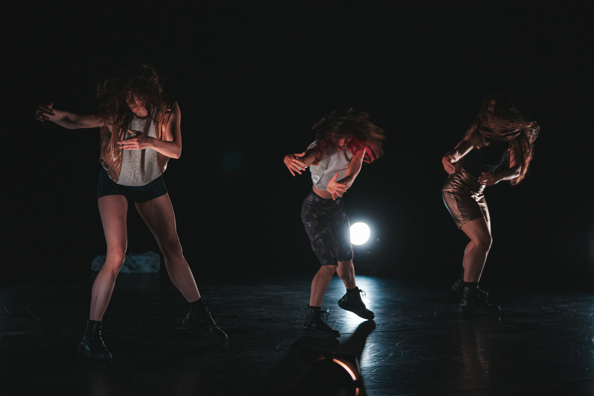 « Forces » de Leslie Mannès, Thomas Turine et Vincent Lemaître ©️ J. Van Belle - WBI