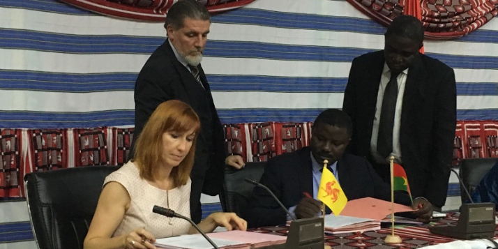 Pascale Delcomminette, Administratrice générale de WBI, et Dieudonné Désiré Sougouri, Secrétaire Général du Ministère des affaires étrangères burkinabé (c) WBI