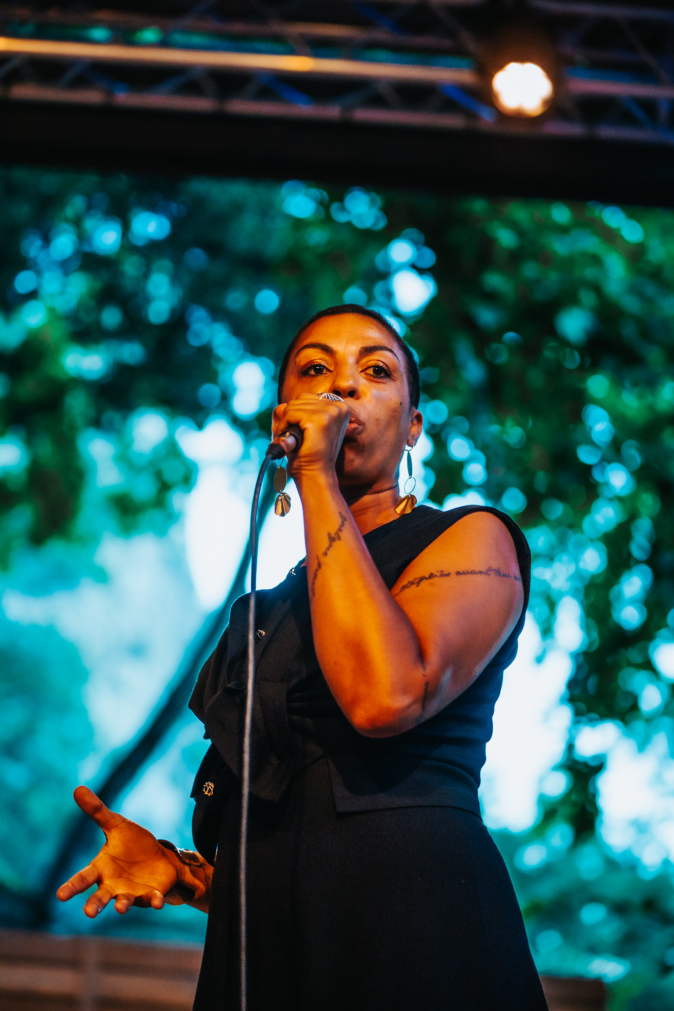 « Brûler Danser » par Lisette Lombé et Cloé du Trèfle ©️ J. Van Belle - WBI