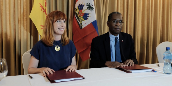 Mme Pascale Delcomminette, Administratrice générale de WBI, et Mr  Antonio Rodrigue, Ministre des Affaires Etrangères et des Cultes de la République d’Haïti (c) C. Barattucci - WBI