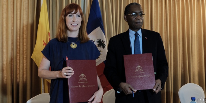 Mme Pascale Delcomminette, Administratrice générale de WBI, et Mr  Antonio Rodrigue, Ministre des Affaires Etrangères et des Cultes de la République d’Haïti (c) C. Barattucci - WBI