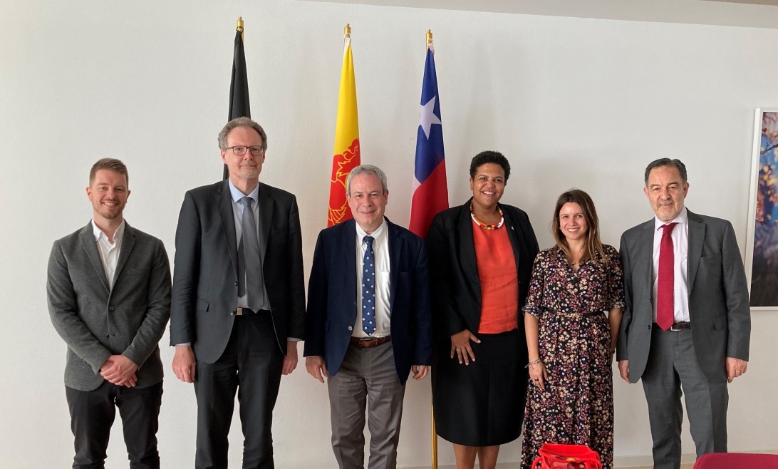 Monsieur Enrique O'Farrill, Dirceteur de l’AGCID, Juan Fierro, Chef des négociations internationales et suivis de l’AGCID, Fabiola Nuñez, chargée de projets à l’AGCID et les représentants de WBI en Belgique et au Chili.