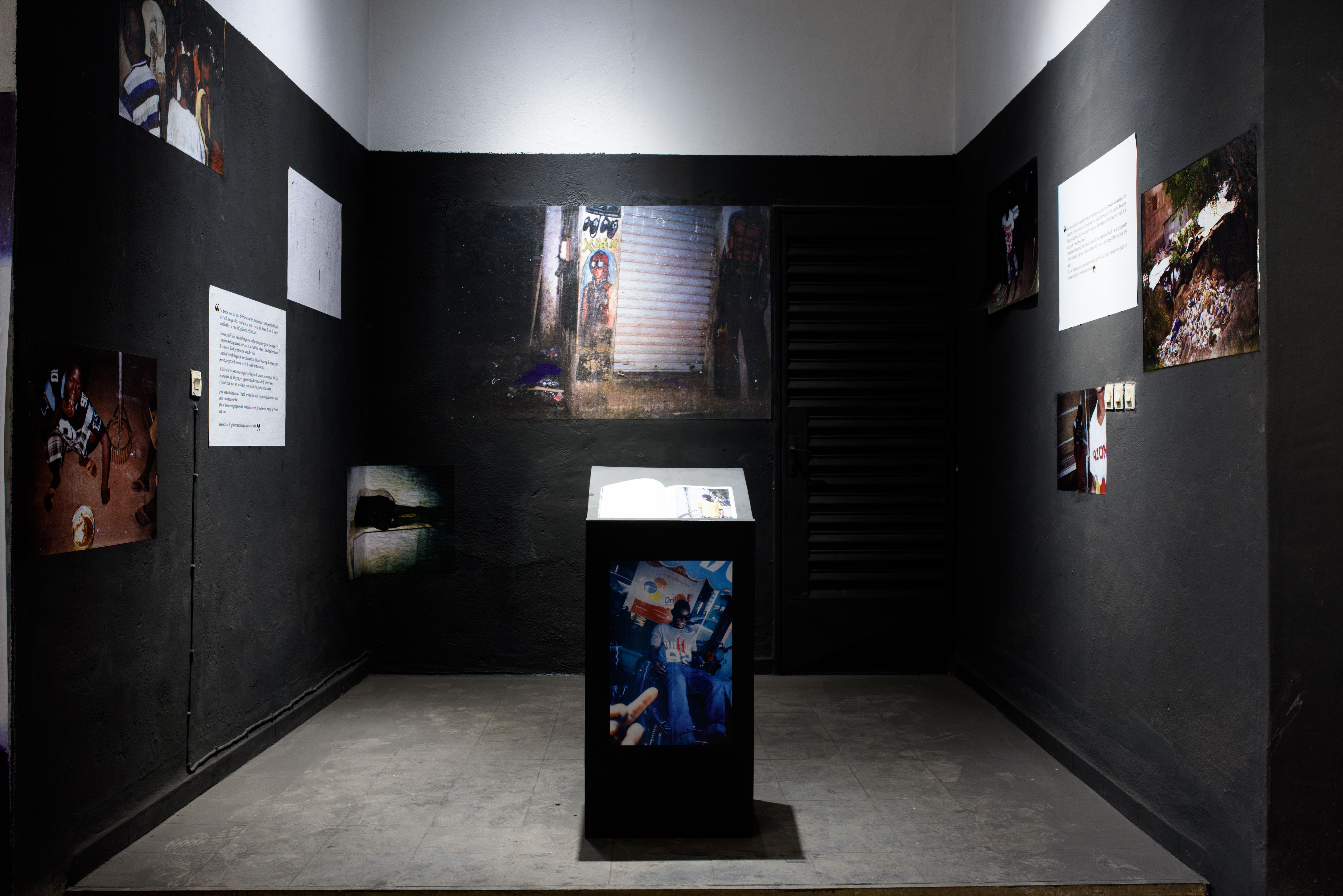 Le projet « Koungo fitini » à la Biennale de la photographie africaine de Bamako © Arnold Grojean Le projet « Koungo fitini » à la Biennale de la photographie africaine de Bamako © Arnold Grojean