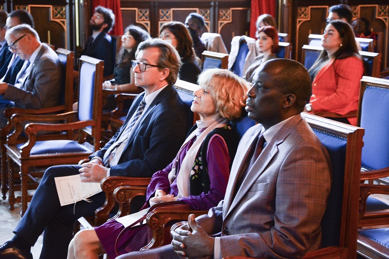 Le Train des Mémoires, au premier plan S.E. Monsieur Papa Diop (c) Université Jagellonne