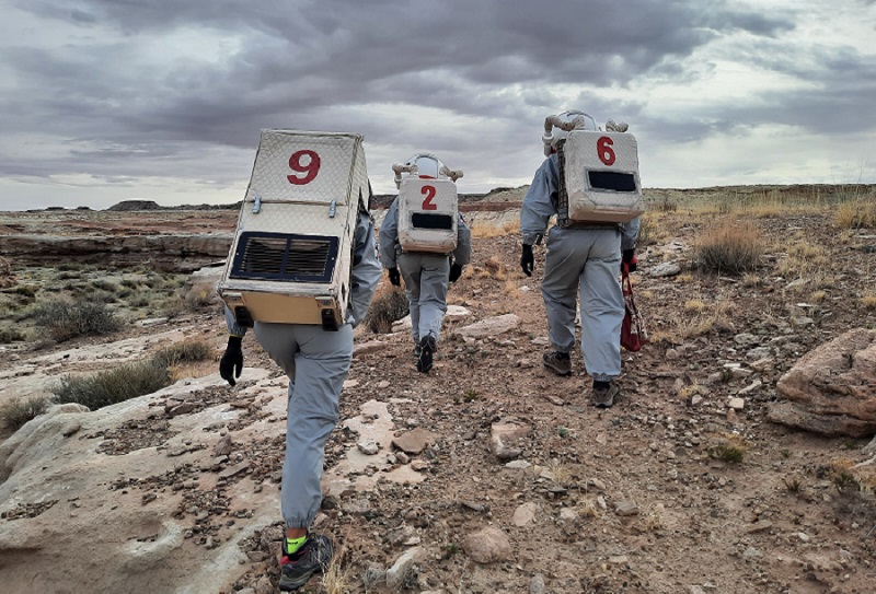 Cheyenne, Sirga et Cyril en route pour le canyon Tharsis © M.A.R.S UCLouvain