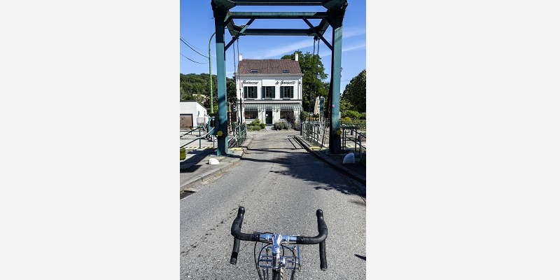 La ligne Charleroi-Erquelinnes (c) WBT - Hike Up - Railtrip.travel