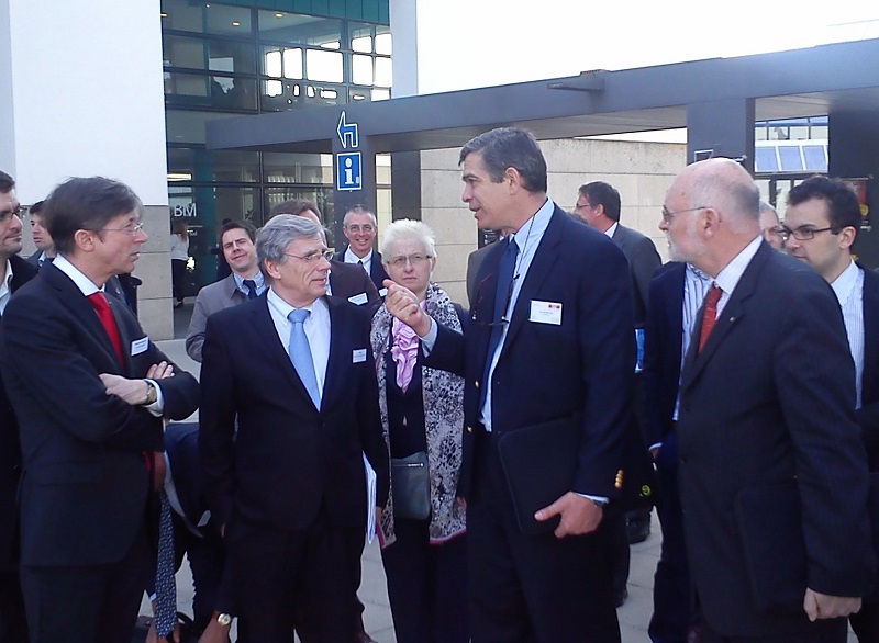 Jan Luykx, Ambassadeur de Belgique à Berne ; Philippe Suinen, Administrateur-général de l’AWEX/WBI ; Danielle Haven, Consul général ; Sacha Sidjanski, Docteur à l’EPFL ; Philippe Janssens de Varebeke, Expert du vivant.