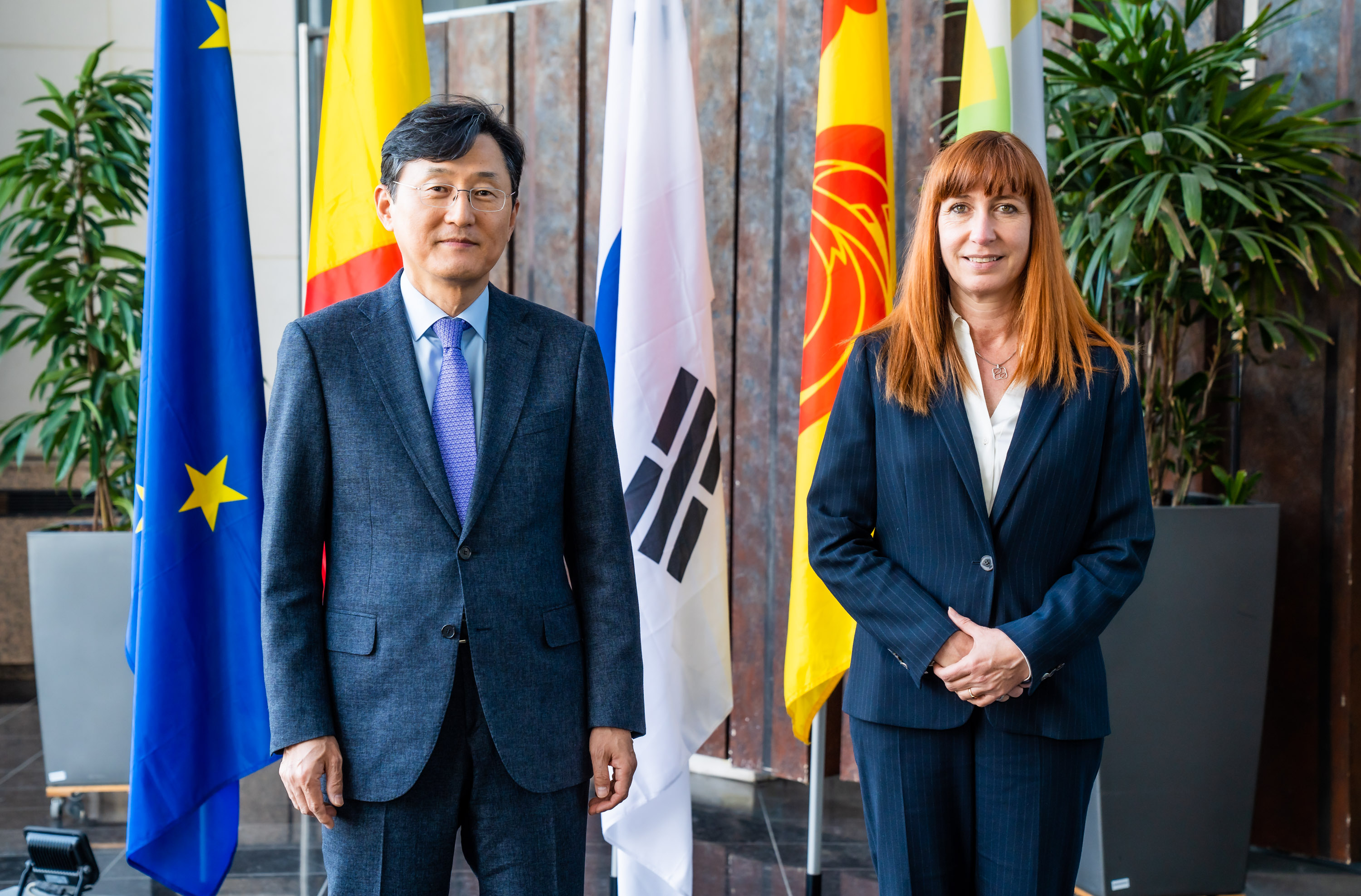 M. Yoon Soongu, Ambassadeur de la République de Corée en Belgique et Mme Delcomminette, Administratrice générale de WBI - © J.VAN BELLE - WBI