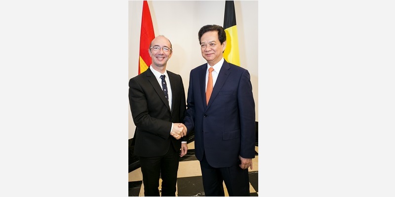 Rudy Demotte, Ministre-Président de la Fédération Wallonie-Bruxelles, et Nguyen Tan Dung, Premier Ministre Vietnamien (c) Geoffroy Libert