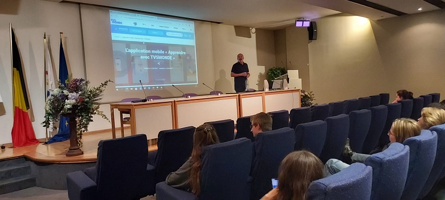 Présentation des projets et outils pédagogiques multimédias par Monsieur Richard Bossuet, Chargé de communication - Promotion et enseignement du français chez TV5 Monde (c) WBI