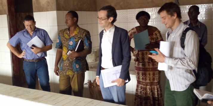 La délégation de la DGD visitant le Centre Burkinabè en médecine Physique et Réadaptation
