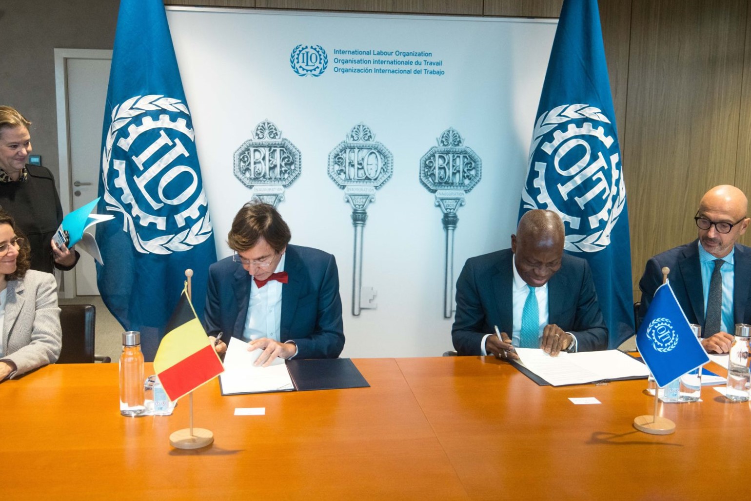Signature de l'accord-cadre entre l'OIT et la Wallonie (c) Cabinet d’Elio Di Rupo
