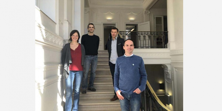 Catherine Linard, Benoît Muylkens, Damien Copeau et Nicolas Gillet constituent l’équipe qui a mis au point la nouvelle technique de diagnostic © UNamur Catherine Linard, Benoît Muylkens, Damien Copeau et Nicolas Gillet constituent l’équipe qui a mis au point la nouvelle technique de diagnostic © UNamur