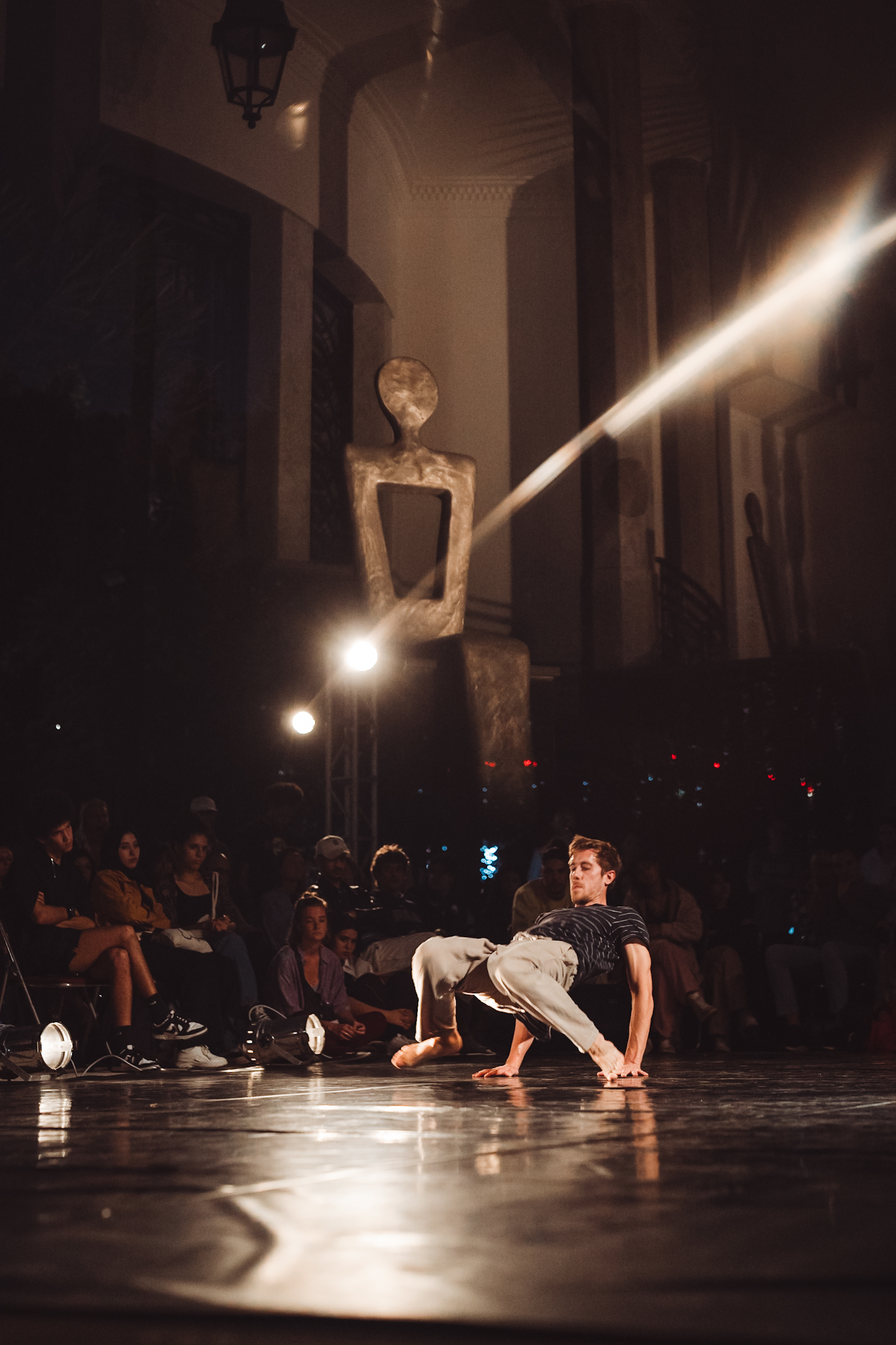 « Trajectoires » par la Cie Abis - Julien Carlier ©️ J. Van Belle - WBI « Trajectoires » par la Cie Abis - Julien Carlier
