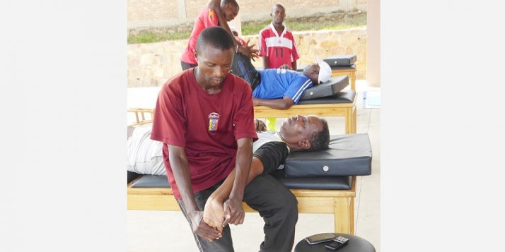 Etirement des muscles spastiques (C) APEFE