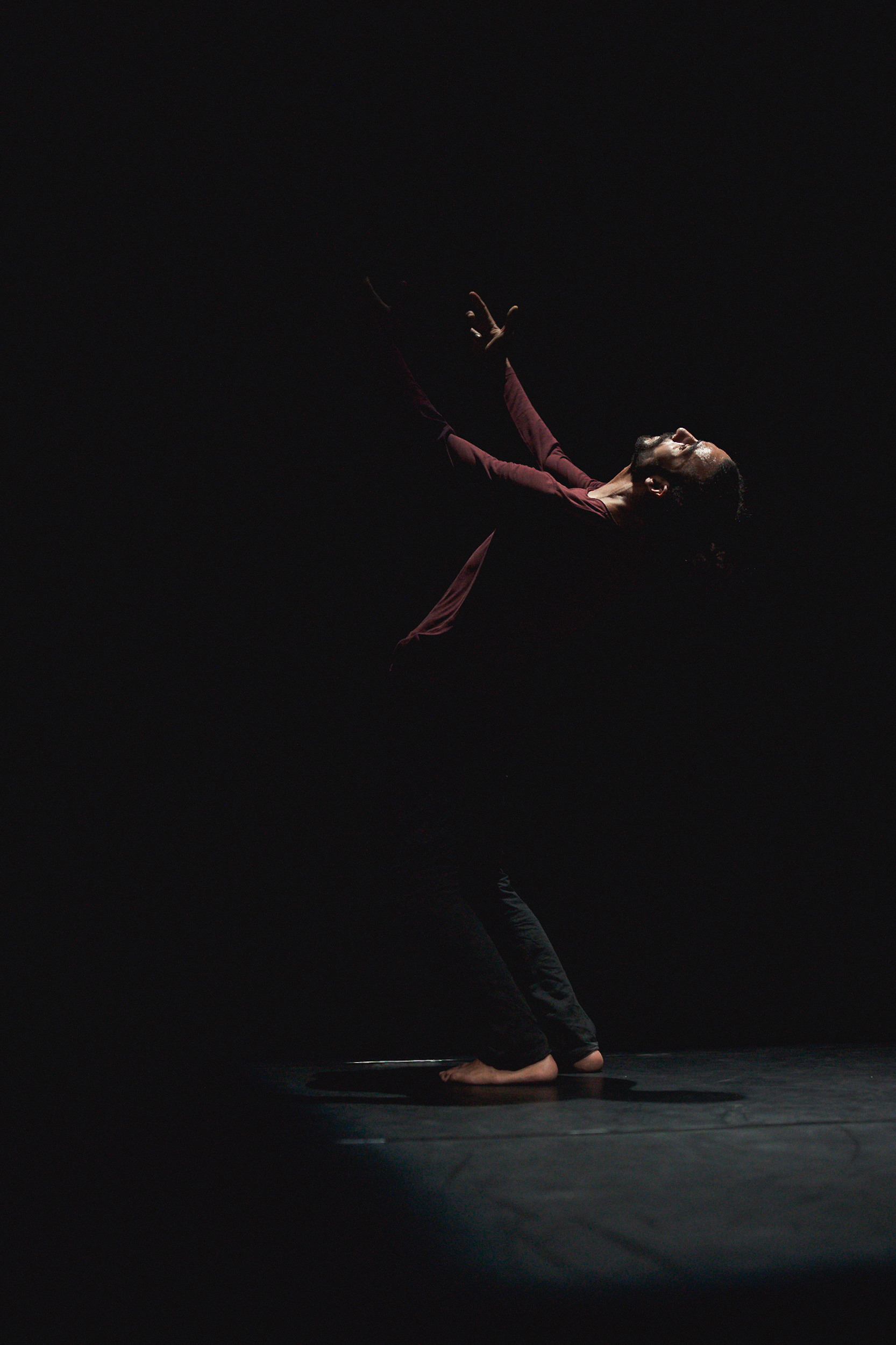 Performance de Julien Carlier et Wajdi Gagui lors de l’ouverture du festival ©️ J. Van Belle - WBI Performance de Julien Carlier et Wajdi Gagui lors de l’ouverture du festival