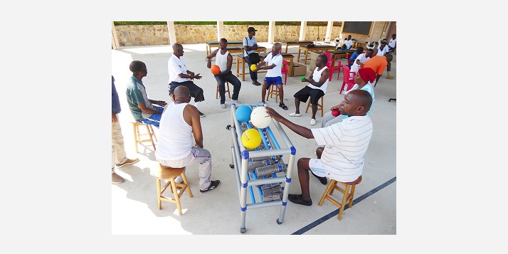 Exercices de manutention - transmission d'objet (C) APEFE