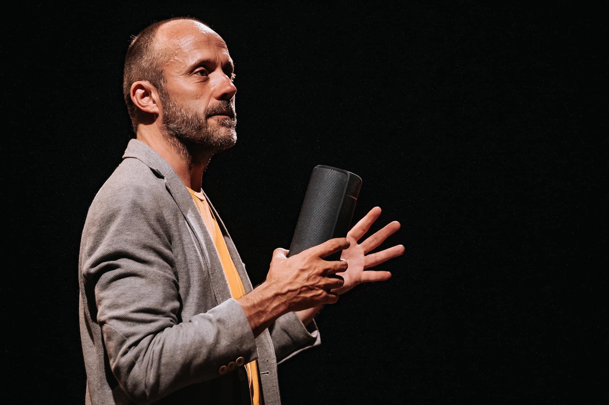 « Un silence ordinaire » par l’Inti Théâtre ©️ J. Van Belle - WBI « Un silence ordinaire » par l’Inti Théâtre