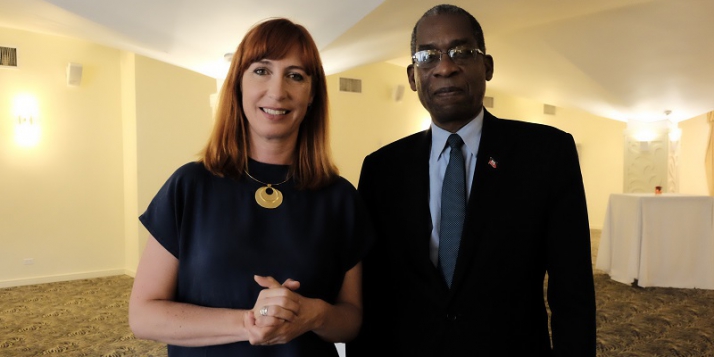 Mme Pascale Delcomminette, Administratrice générale de WBI, et Mr Antonio Rodrigue, Ministre des Affaires Etrangères et des Cultes de la République d’Haïti (c) C. Barattucci - WBI Mme Pascale Delcomminette, Administratrice générale de WBI, et Mr Antonio Rodrigue, Ministre des Affaires Etrangères et des Cultes de la République d’Haïti