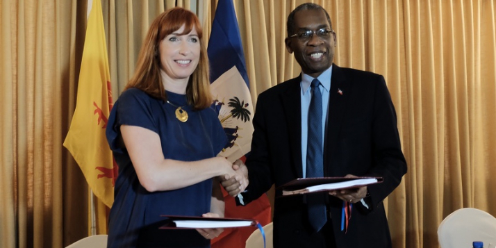 Mme Pascale Delcomminette, Administratrice générale de WBI, et Mr Antonio Rodrigue, Ministre des Affaires Etrangères et des Cultes de la République d’Haïti (c) C. Barattucci - WBI Mme Pascale Delcomminette, Administratrice générale de WBI, et Mr Antonio Rodrigue, Ministre des Affaires Etrangères et des Cultes de la République d’Haïti