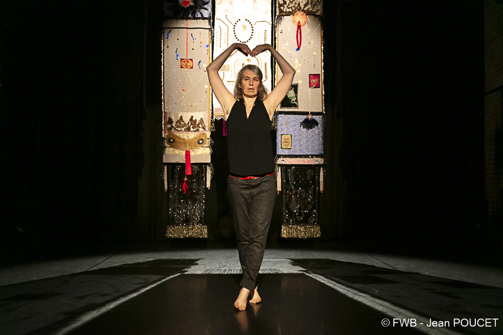 "Salutations Mistinguettes" par Stéphanie Auberville (c) Jean Poucet - FWB "Salutations Mistinguettes" par Stéphanie Auberville (c) Jean Poucet - FWB