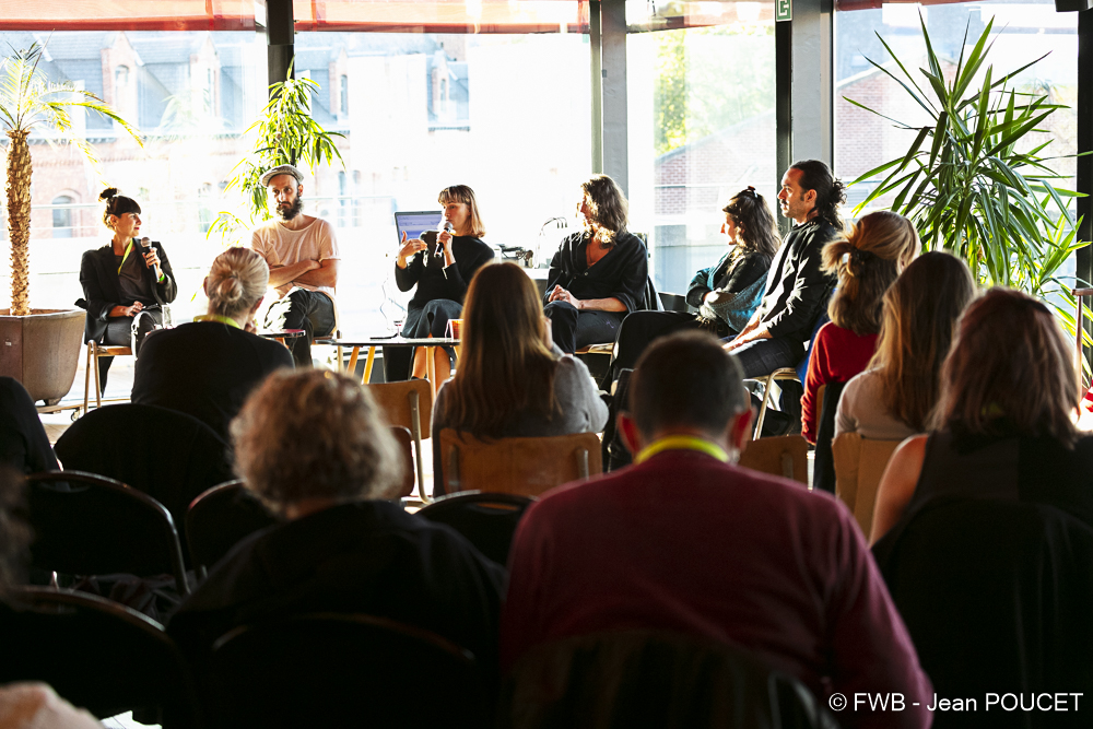 La rencontre avec les artistes des work in progress animée par Sylvia Botella (c) Jean Poucet - FWB