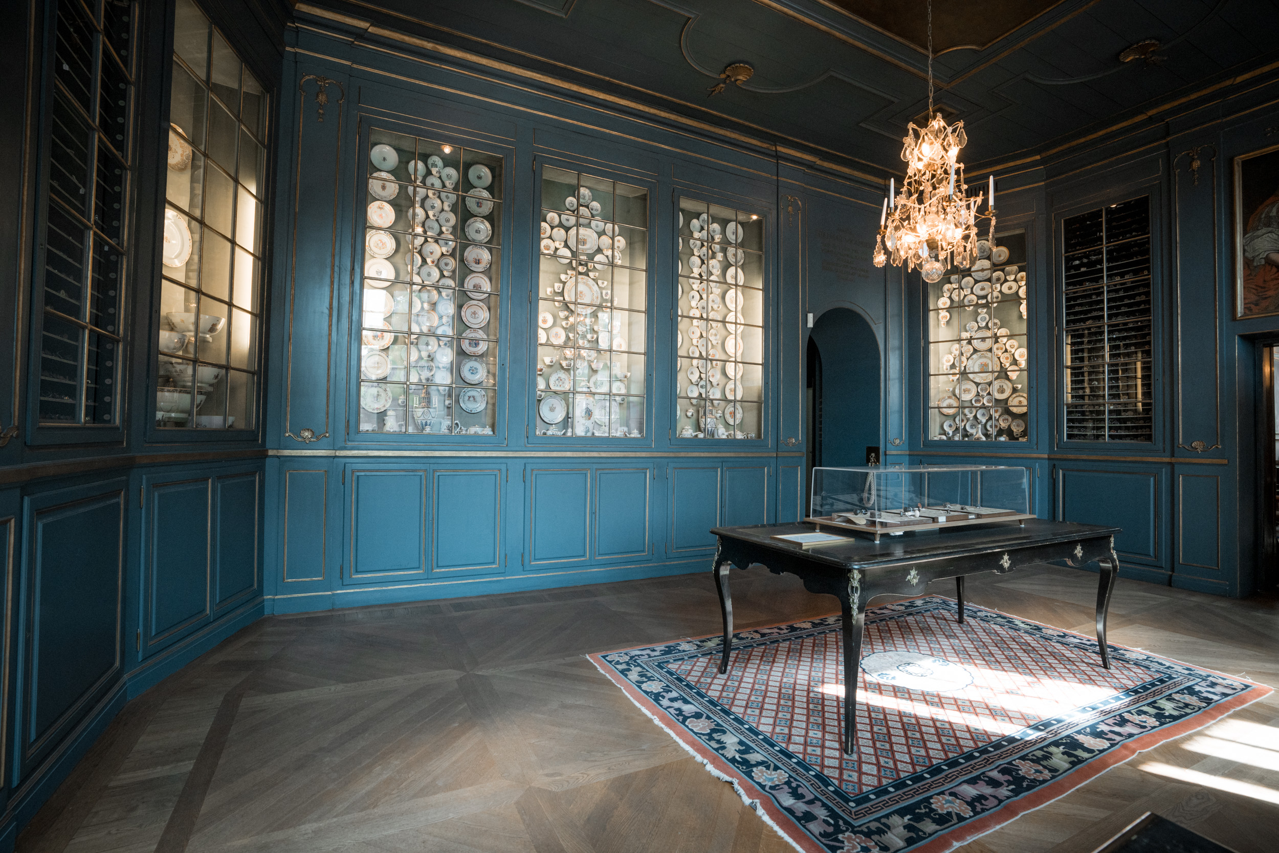 Collection de vaisselle bleue au Palais de la Noblesse (Riddarhuset) à Stockholm © J. Van Belle - WBI