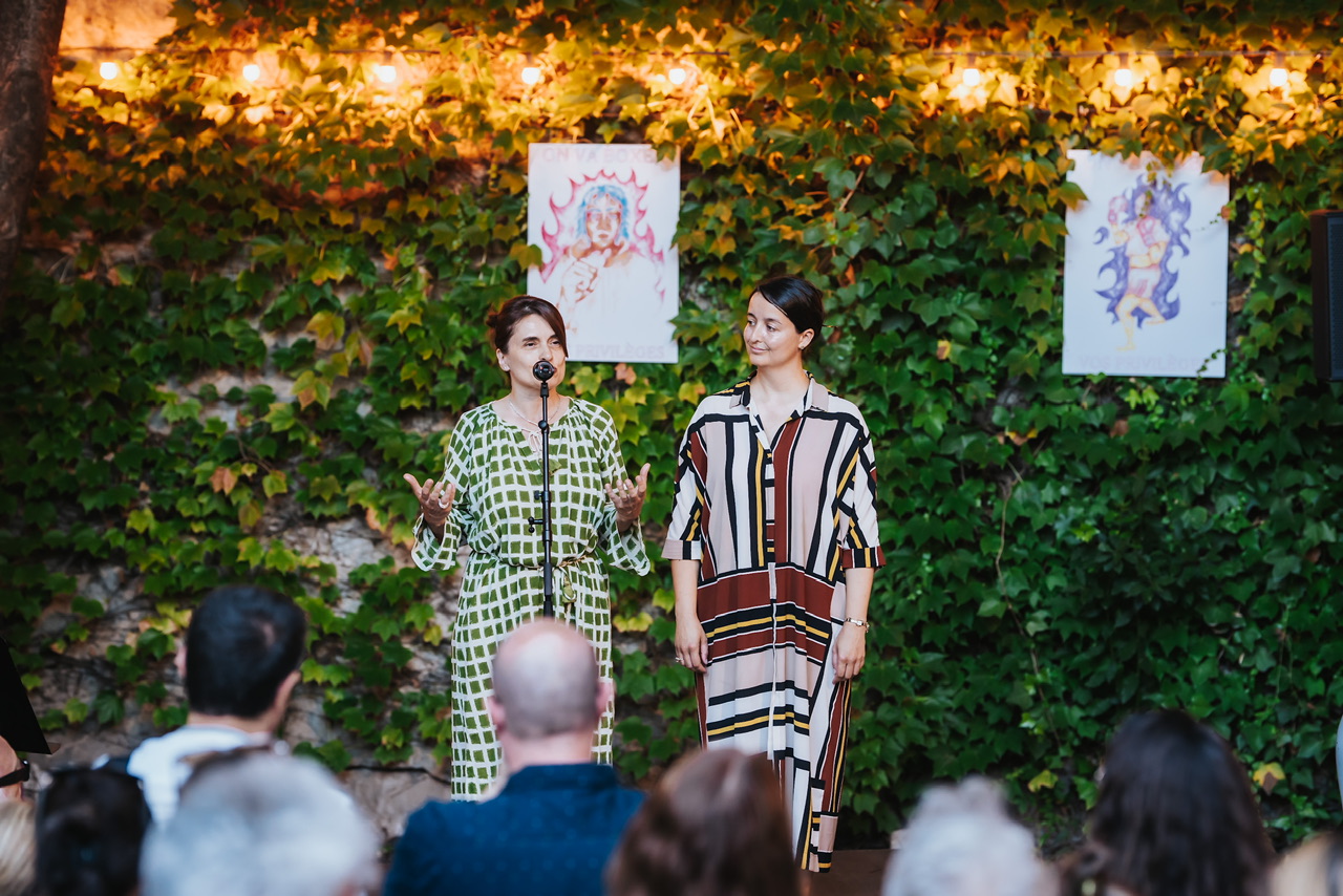 Virginie Civrais et Nejma Ben Brahim, Directrice générale et Chargée de projet Wallonie chez ST’ART lors de la soirée de réseautage au Théâtre des Doms ©️ J. Van Belle - WBI Virginie Civrais et Nejma Ben Brahim, Directrice générale et Chargée de projet Wallonie chez ST’ART lors de la soirée de réseautage au Théâtre des Doms