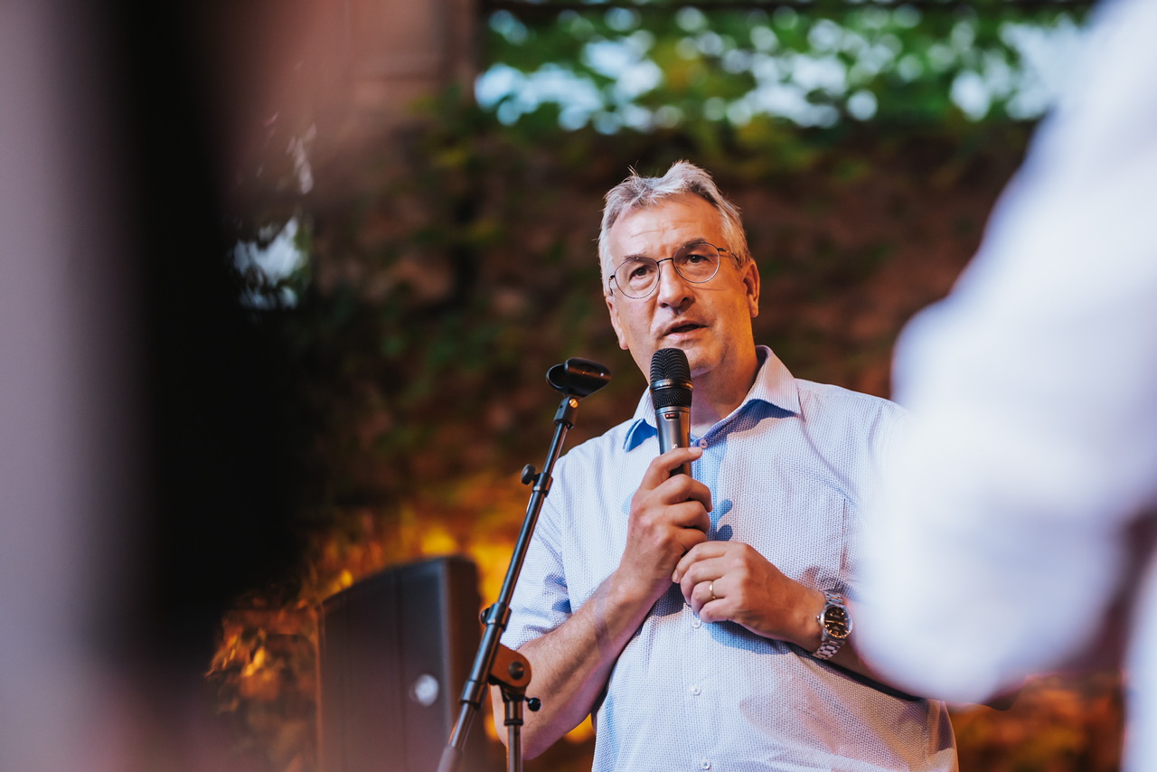 Pierre-Yves Jeholet, Ministre-Président de la Fédération Wallonie-Bruxelles lors de la soirée de réseautage au Théâtre des Doms ©️ J. Van Belle - WBI Pierre-Yves Jeholet, Ministre-Président de la Fédération Wallonie-Bruxelles lors de la soirée de réseautage au Théâtre des Doms