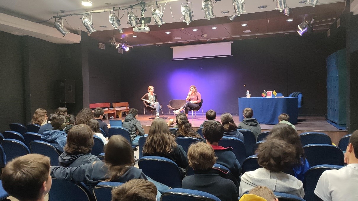 Echanges avec une classe du Lycée français de Santiago (c) Représentation W-B au Chili Echanges avec une classe du Lycée français de Santiago