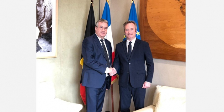 Pierre-Yves Jeholet, Ministre-Président de la Fédération Wallonie-Bruxelles, et Jean-Baptiste Lemoyne, Secrétaire d’État auprès du Ministre de l’Europe et des Affaires étrangères (c) Jonathan Sarago - MEAE Pierre-Yves Jeholet, Ministre-Président de la Fédération Wallonie-Bruxelles, et Jean-Baptiste Lemoyne, Secrétaire d’État auprès du Ministre de l’Europe et des Affaires étrangères