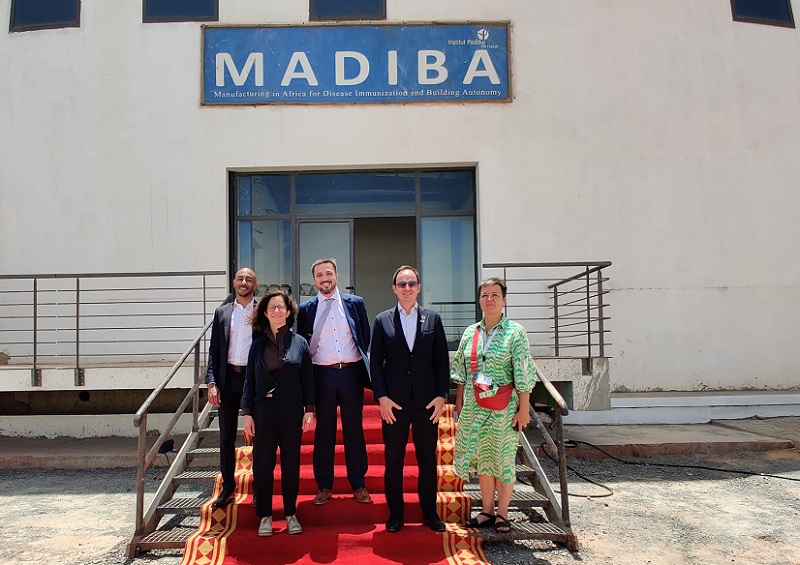Les représentants de Unizima et Enabel sur le site de MADIBA (c) J. Avau - AWEX
