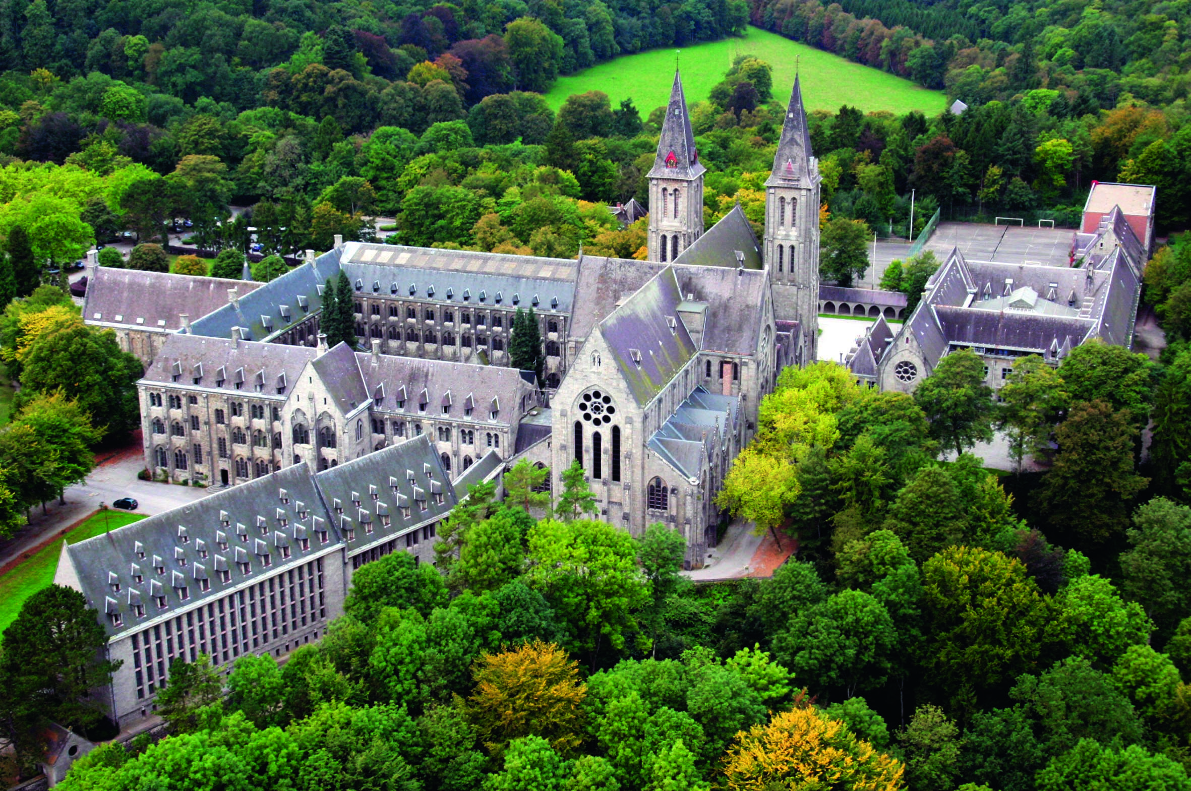 Vue aérienne de l’Abbaye de Maredsous © Abbaye de Maredsous asbl