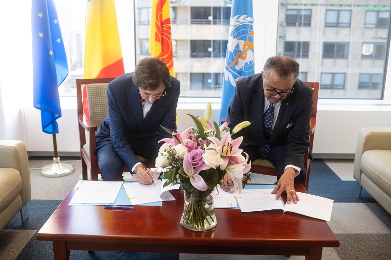 le Ministre-Président de Wallonie, Elio Di Rupo et le Directeur-général de l’OMS, le Dr. Tedros Adhanom Ghebreyesus le Ministre-Président de Wallonie, Elio Di Rupo et le Directeur-général de l’OMS, le Dr. Tedros Adhanom Ghebreyesus
