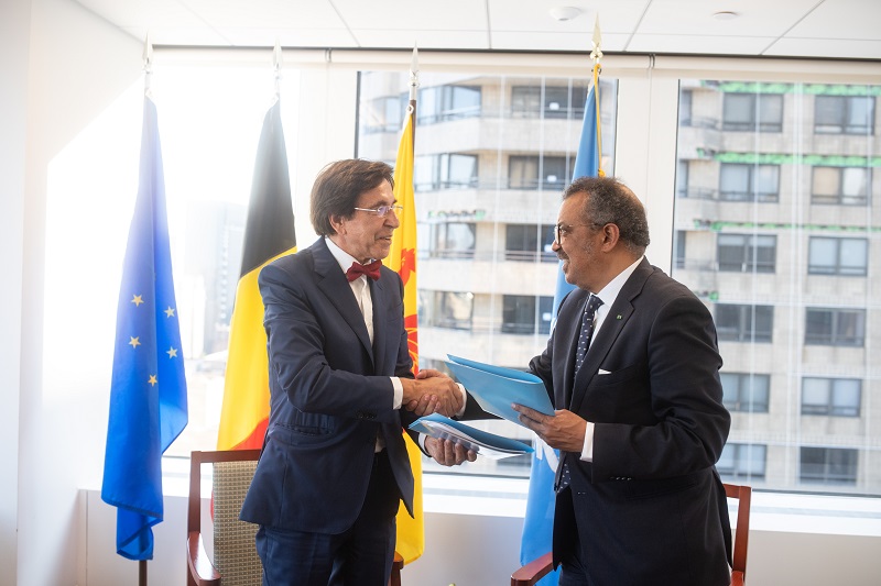 le Ministre-Président de Wallonie, Elio Di Rupo et le Directeur-général de l’OMS, le Dr. Tedros Adhanom Ghebreyesus le Ministre-Président de Wallonie, Elio Di Rupo et le Directeur-général de l’OMS, le Dr. Tedros Adhanom Ghebreyesus