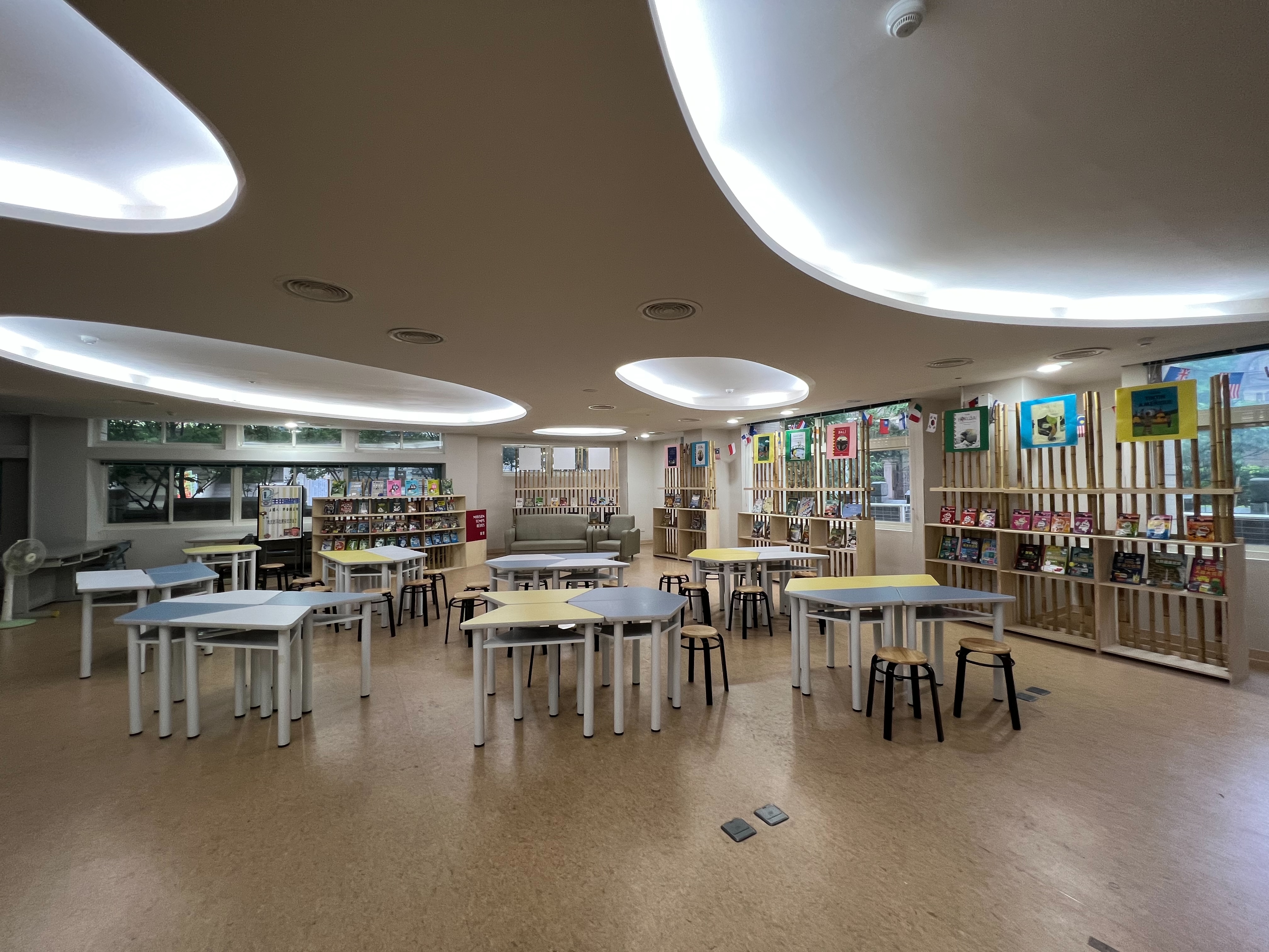 La bibliothèque offerte par Wallonie-Bruxelles à l'école Tongde La bibliothèque offerte par Wallonie-Bruxelles à l'école Tongde