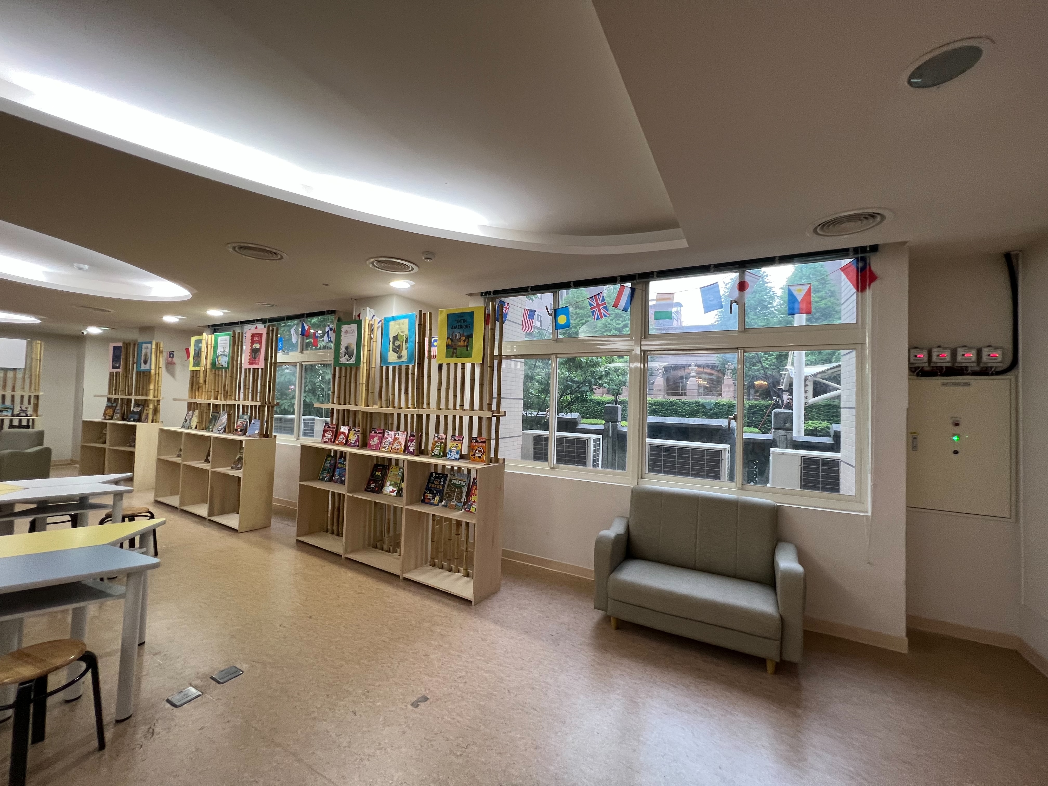 La bibliothèque offerte par Wallonie-Bruxelles à l'école Tongde La bibliothèque offerte par Wallonie-Bruxelles à l'école Tongde