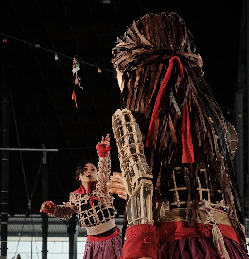 La jeune danseuse jouant Amal (c)Thibaut De Lestré