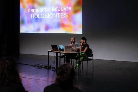 "Holobiontes" par la Cie Demestri+Lefeuvre © E. Meunier - WBI "Holobiontes" par la Cie Demestri+Lefeuvre © E. Meunier - WBI