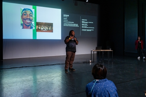 "Nexus" par Oumar Diallo © E. Meunier - WBI "Nexus" par Oumar Diallo © E. Meunier - WBI