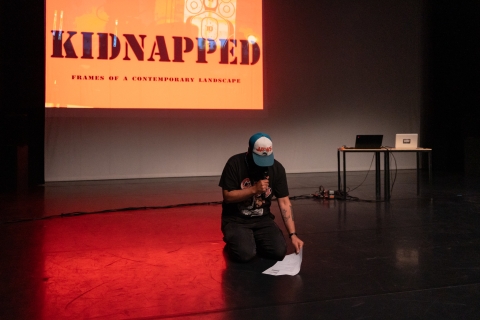 "Kidnapped" par Rodrigo Batista © E. Meunier - WBI "Kidnapped" par Rodrigo Batista © E. Meunier - WBI