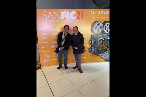 Les gagnants du concours organisé par la Représentation Wallonie-Bruxelles au Chili lors de la projection du film "Avant/Après" de Manoël Dupont (c) RWB Chili