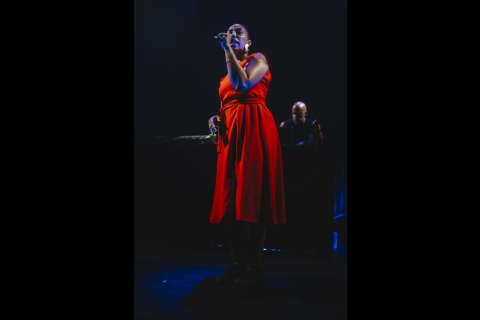 "Ce que le ventre dit" par Lisette Lombé et Marc Nammour © J. Van Belle - WBI