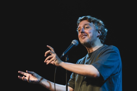 "Les Belges en liberté" organisé par la Fédération Belge des Professionnels de l'Humour - Alex Vizorek © J. Van Belle - WBI