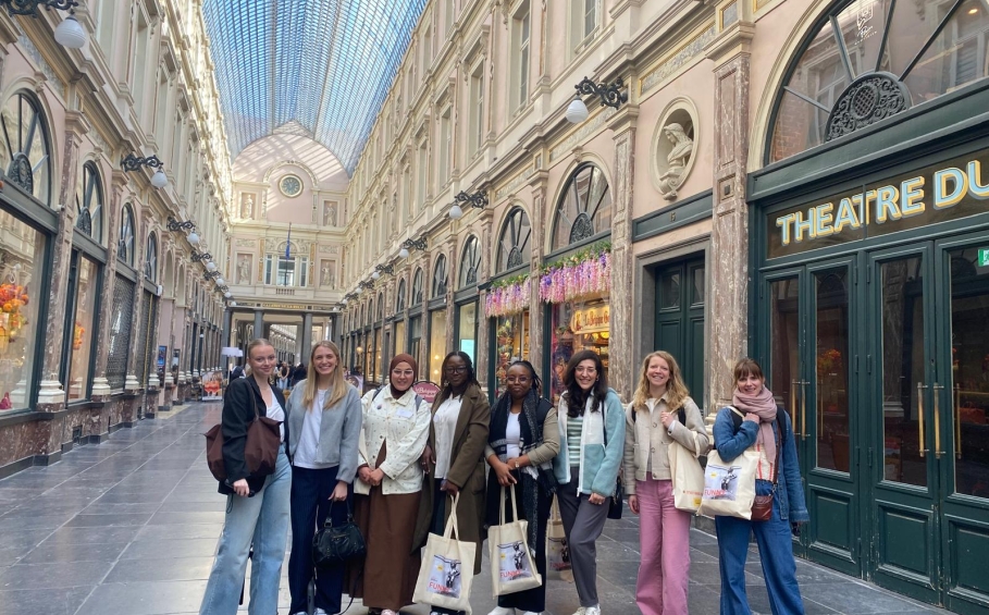 Photo de groupe des bénéficiaires de bourses DOCT IN accueillies par Wallonie-Bruxelles Campus