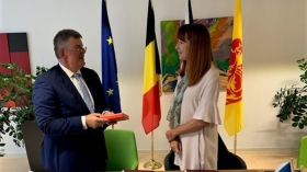 SE M. Pavel Klucký, Ambassadeur de la République tchèque à Bruxelles, et Mme Pascale Delcomminette, Administratrice générale de WBI, ont signé un cadre de travail entre la République tchèque et Wallonie-Bruxelles