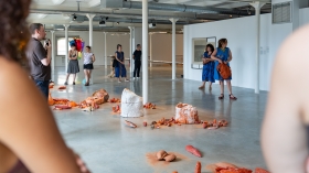 L'exposition "Tipping Point" lors de l'ouverture à la Friche de la Belle de Mai (Marseille) © E. Meunier - WBI L'exposition "Tipping Point" lors de l'ouverture à la Friche de la Belle de Mai (Marseille)