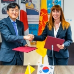 M. Yoon Soongu, Ambassadeur de la République de Corée en Belgique et Mme Delcomminette, Administratrice générale de WBI - © J.VAN BELLE - WBI M. Yoon Soongu, Ambassadeur de la République de Corée en Belgique et Mme Delcomminette, Administratrice générale de WBI - © J.VAN BELLE - WBI